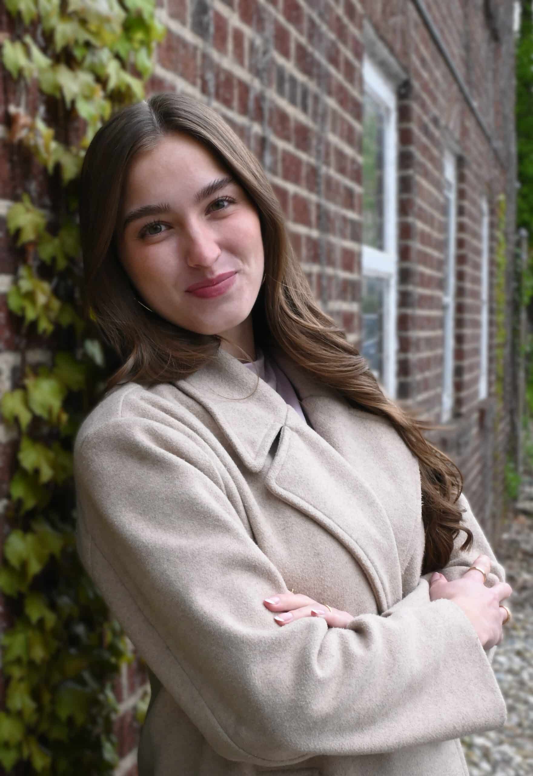 Lindsey Headshot1