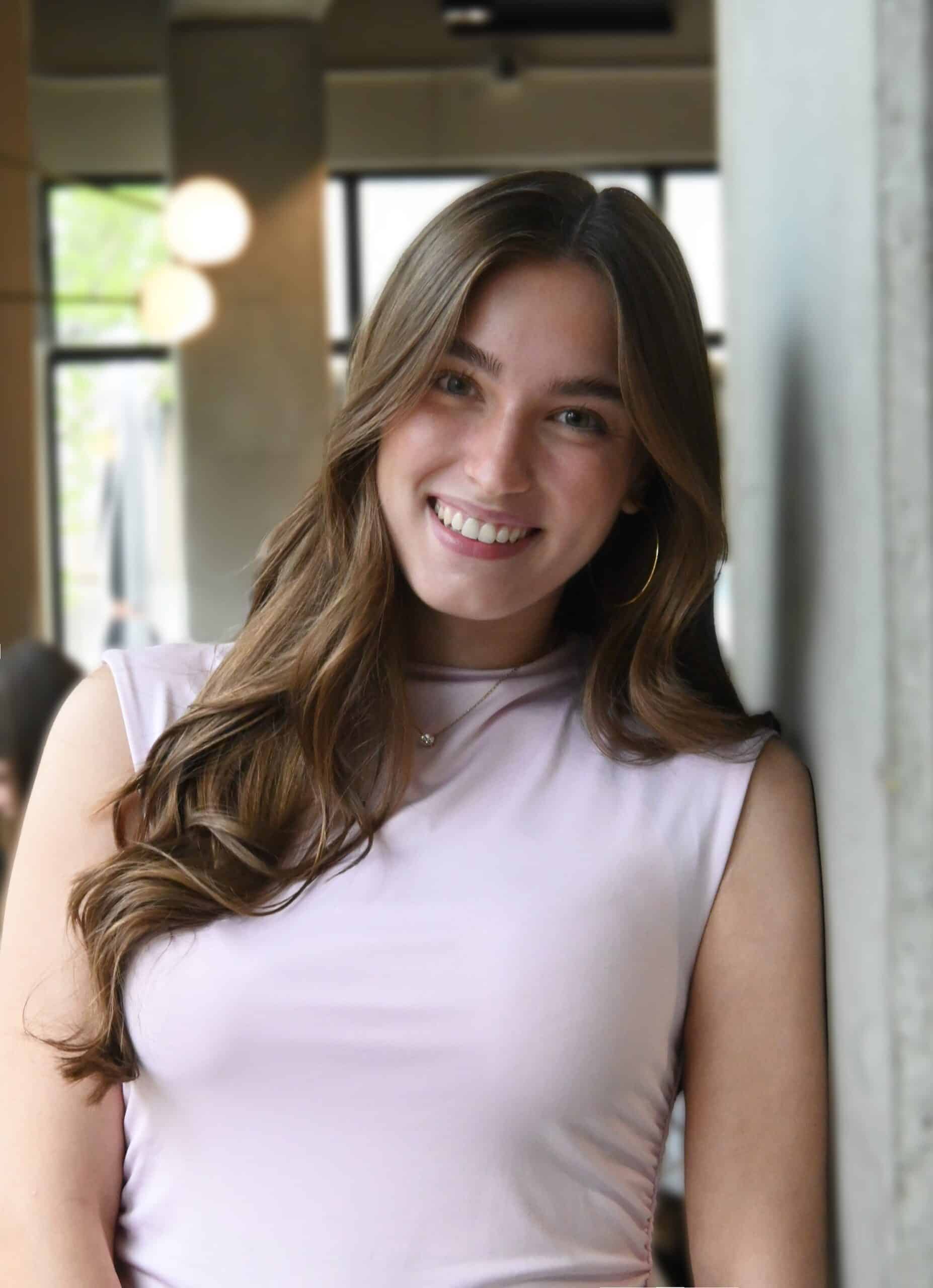 Lindsey Headshot2